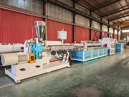 اعلی معیار کے پلاسٹک اخراج کے لئے صحیح پی پی پروفائل بنانے والی مشین کا انتخاب کیسے کریں